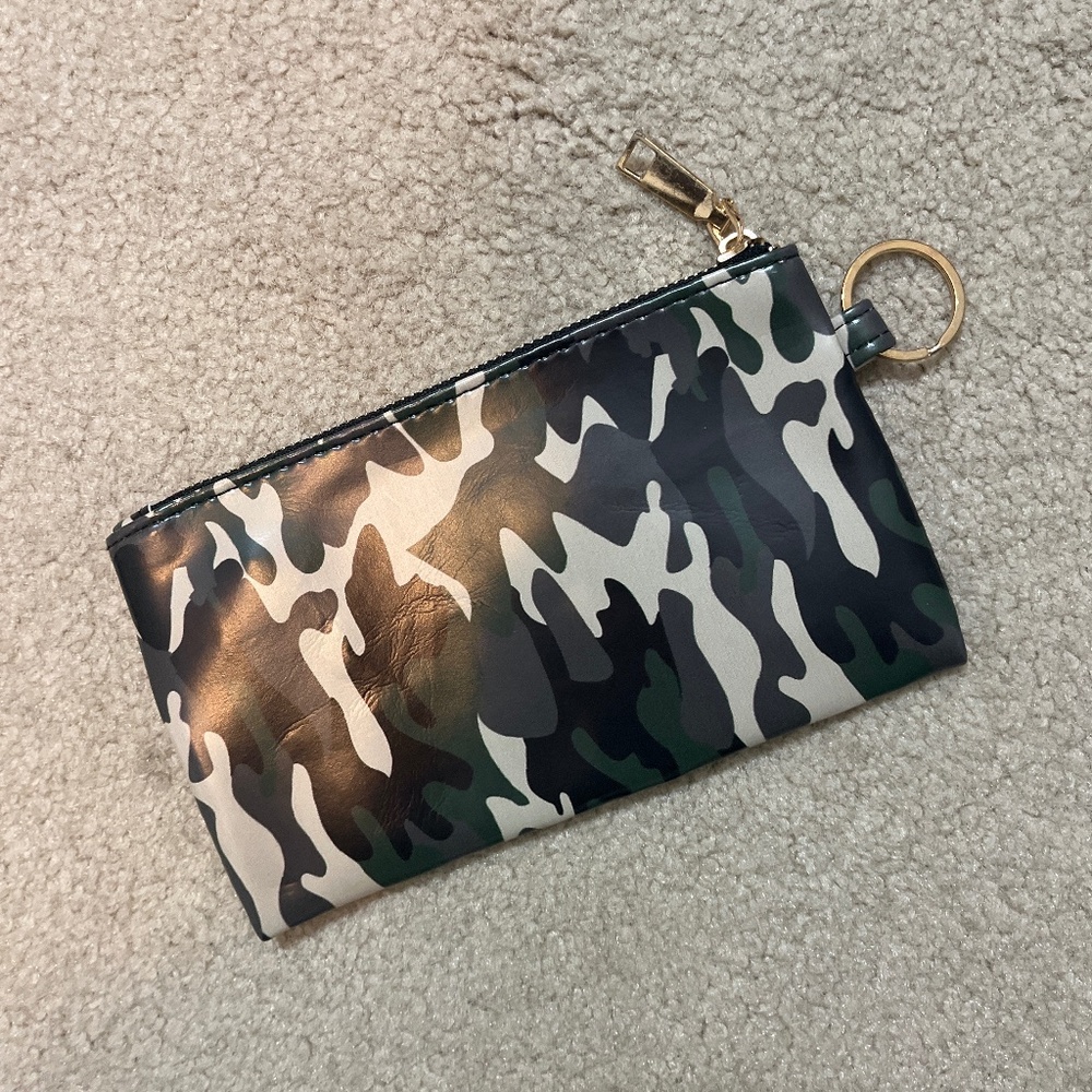 NEW CAMO ZIP POUCH KEYCHAIN